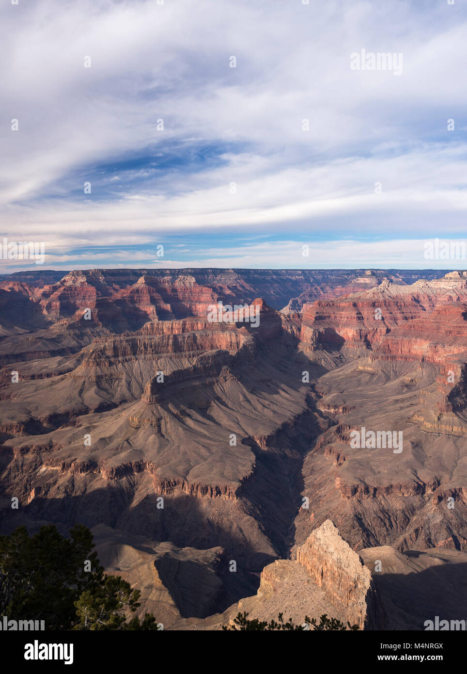 Parco Nazionale del Grand Canyon sopra il fiume Colorado come visto dal bordo sud. Famosa in tutto il mondo la destinazione si trova nel nord dell'Arizona. Foto Stock