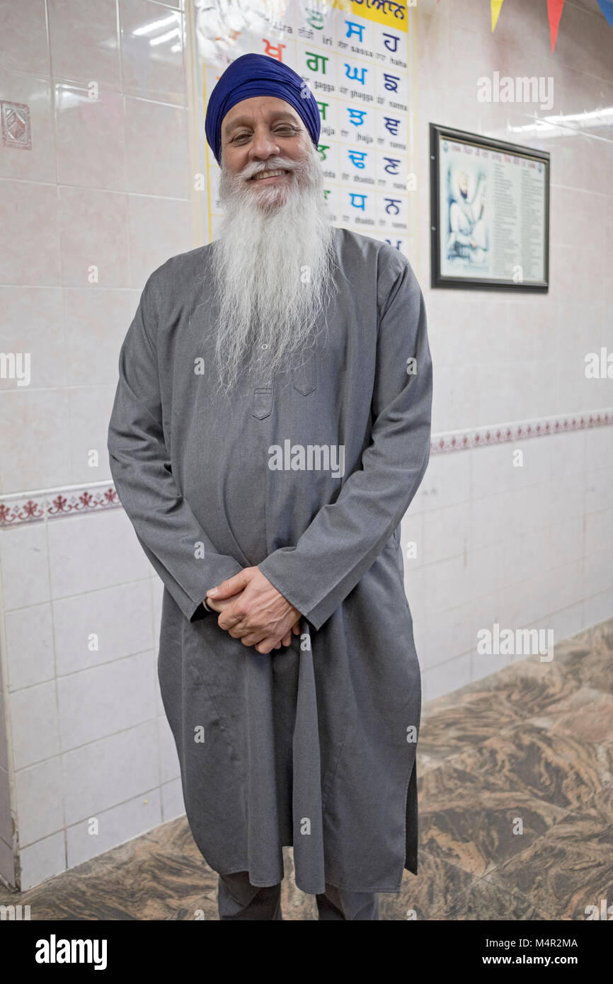 Ritratto di un vecchio indiano uomo Sikh presso il babà Makhan Shah Lobana Centro Sikh su 101 Avenue in Richmond Hill, Queens, a New York ci Foto Stock