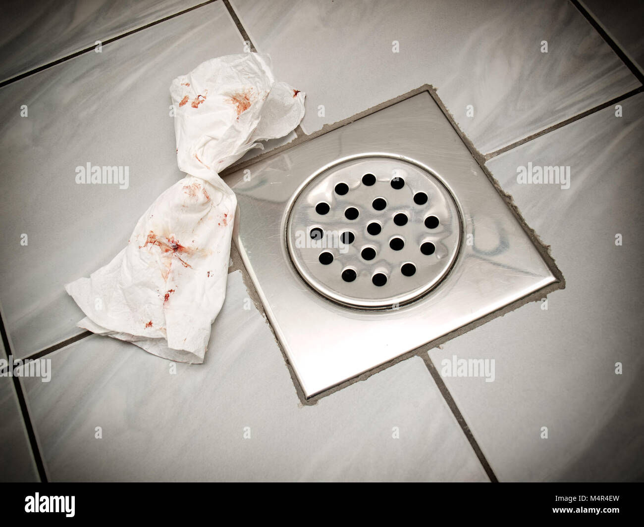 Sangue sulla carta igienica immagini e fotografie stock ad alta risoluzione  - Alamy