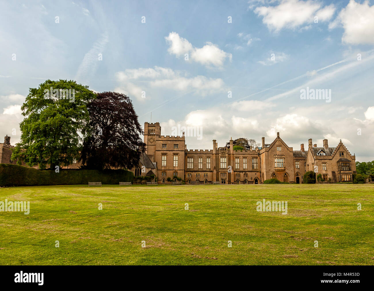 La Newstead Abbey, precedente la casa del poeta Lord Byron-set nel cuore del Nottinghamshire, Inghilterra. Foto Stock