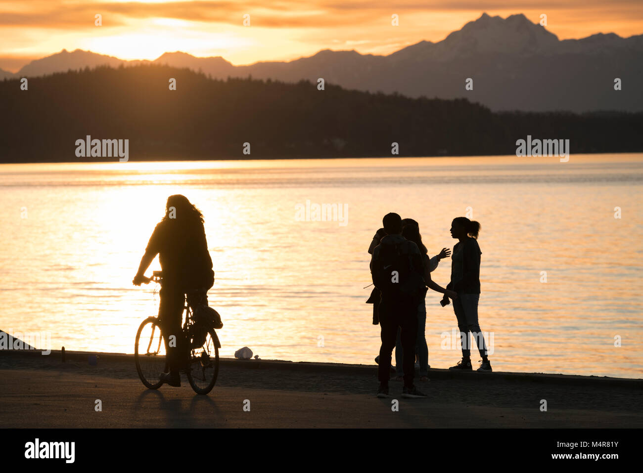 Stati Uniti, Washington, Seattle, West Seattle, Alki Beach, Olympic Mountains, Puget Sound Foto Stock