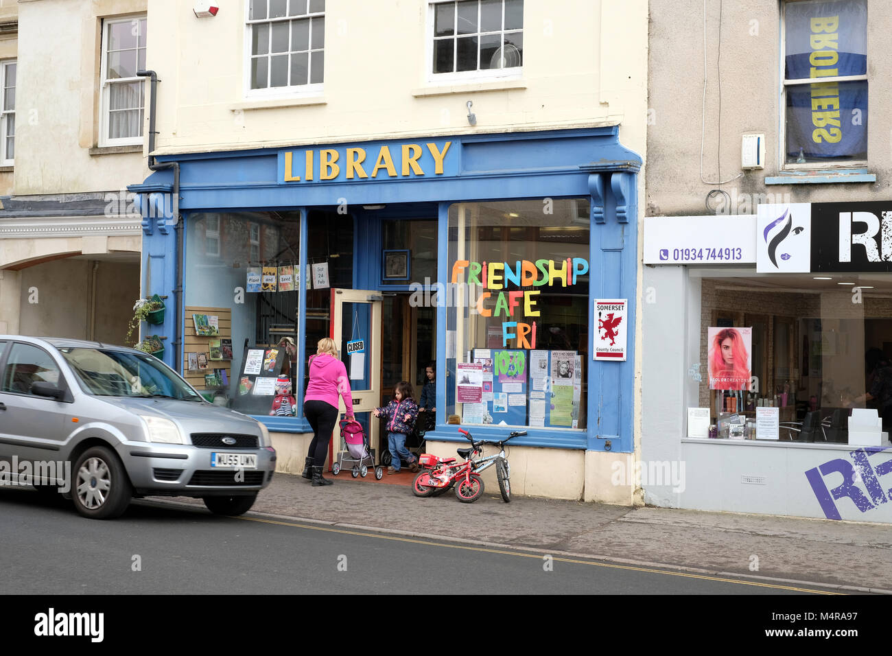 Febbraio 2018 - "La libreria nel bellissimo villaggio di Somerset di Cheddar. Che è a rischio di chiusura da tagli di bilancio Foto Stock