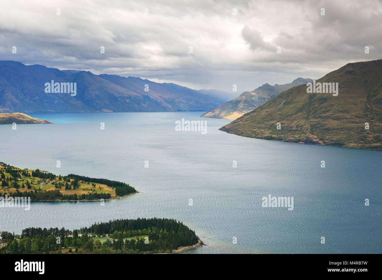 Il lago di Wakatipu nella Nuova Zelanda, veduta aerea dal punto di vista Foto Stock