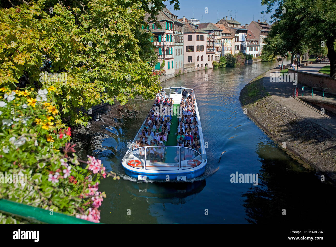 Gita in barca sul fiume Ill, La Petite France (Little France), Strasburgo, Alsazia, Bas-Rhin, Francia, Europa Foto Stock