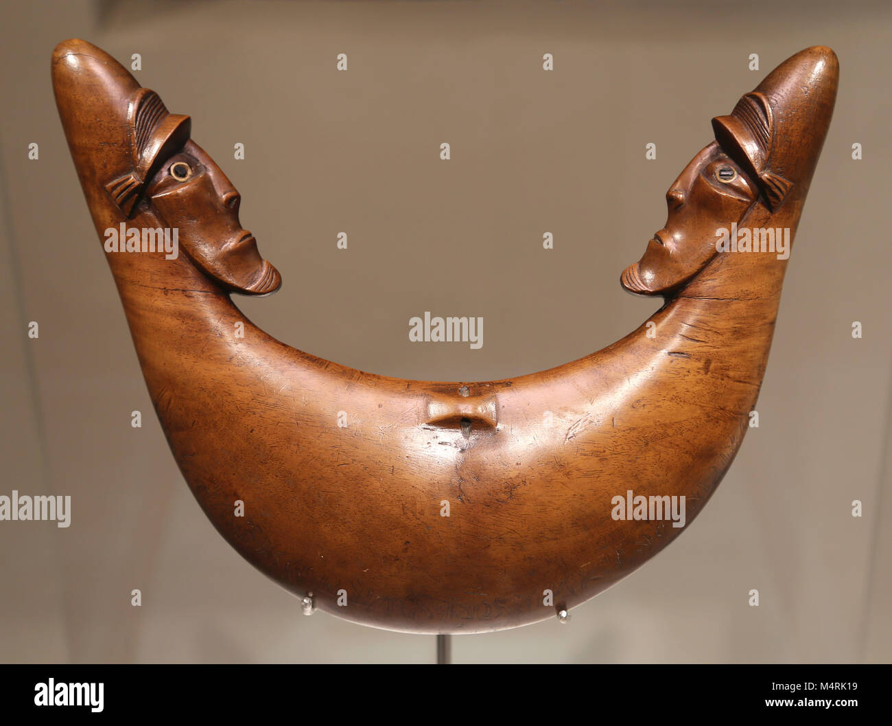 Reimiro. Torace da ornamento di Rapa Nui, Isola Orientale, Cile. Legno intagliato con nero ossidiana inlai. Xix secolo. Foto Stock