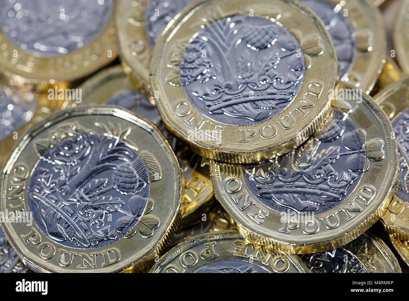 Sterlina inglese. Una libbra di monete in un formato orizzontale. Foto Stock