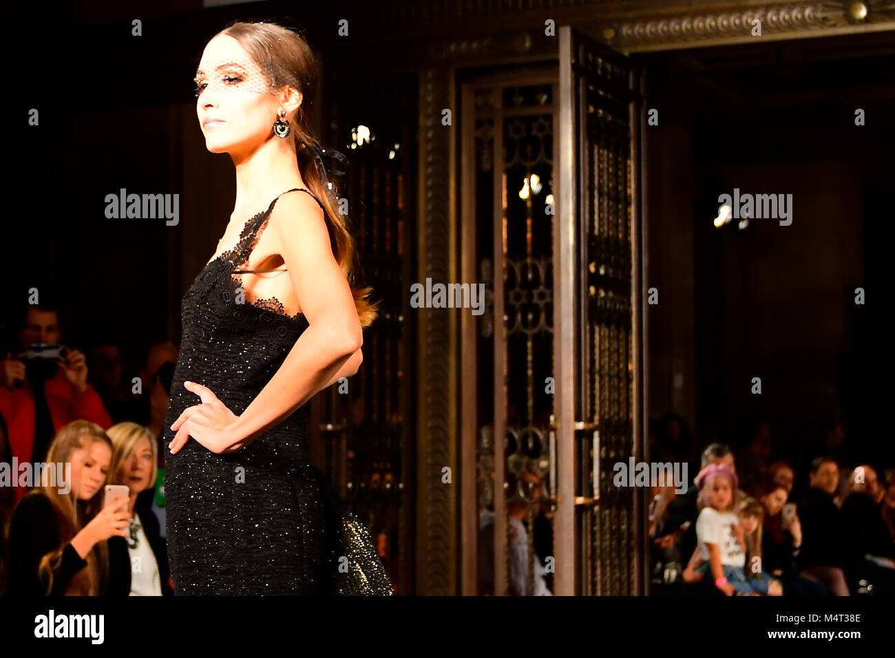 Londres, Inglaterra. Xvii Feb, 2018. Rohmir Parade presso la London Fashion Week Febbraio 2018 tenutasi a BFC visualizza lo spazio, Strand, Londra, Inghilterra. Credito: Richard Callis/FotoArena/Alamy Live News Foto Stock