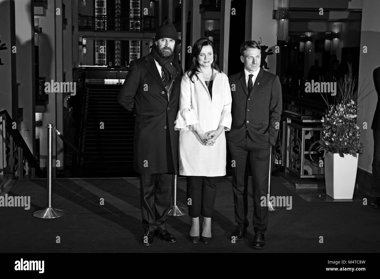 Rupert Everett, Emily Watson e Edwin Thomas frequentando il "Il Principe Felice' premiere al 68esimo Festival Internazionale del Cinema di Berlino / Berlinale 2018 a Friedrichstadt-Palast il 17 febbraio a Berlino, Germania. Credito: Geisler-Fotopress/Alamy Live News Foto Stock