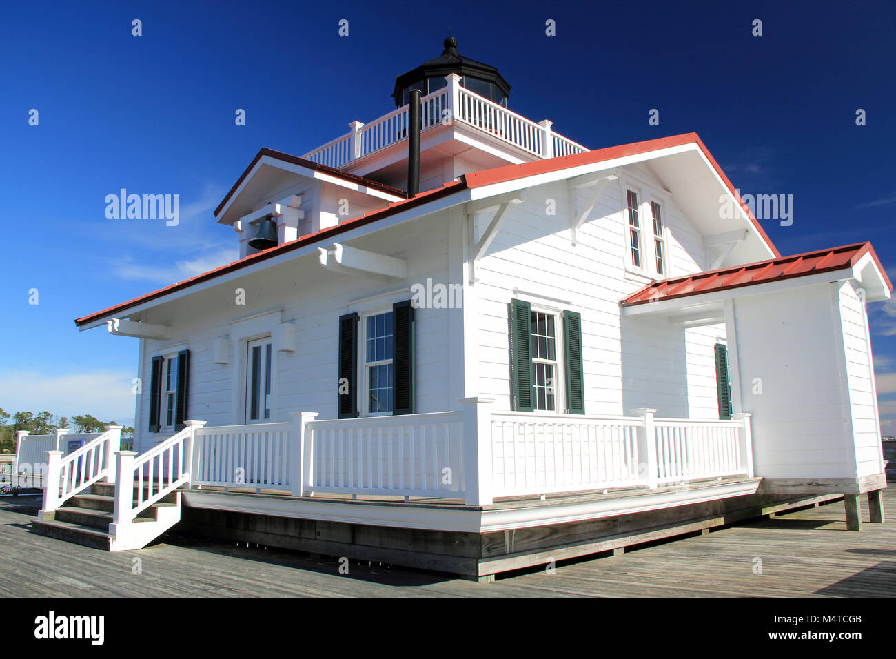 Il vecchio Roanoke paludi Faro è forse il più importante punto di riferimento nella pittoresca comunità costiere di Manteo nello stato della Carolina del Nord Foto Stock