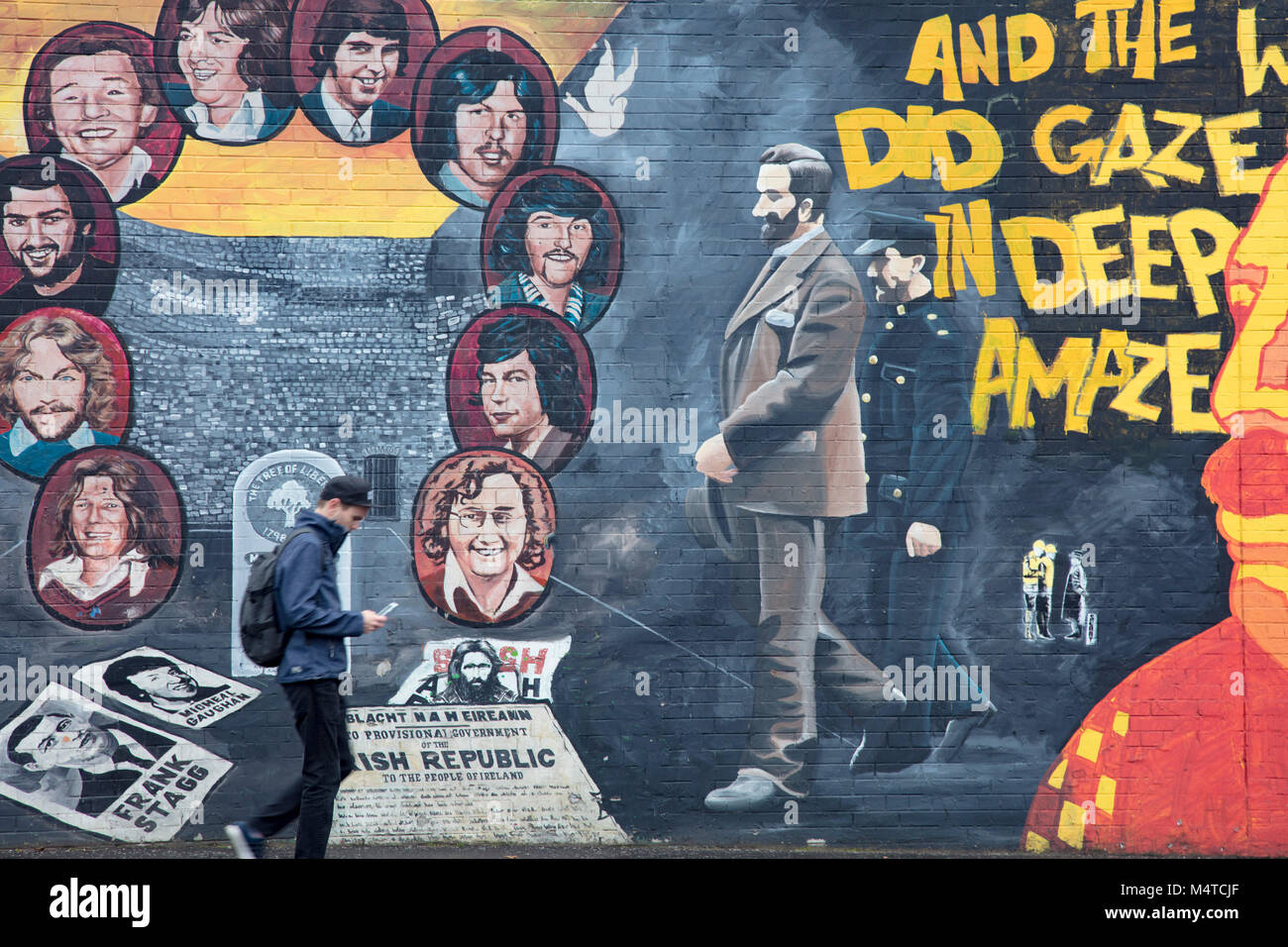 Murale repubblicano che commemora lo sciopero della fame, Falls Road, Belfast, paese di Antrim, Irlanda del Nord. Foto Stock