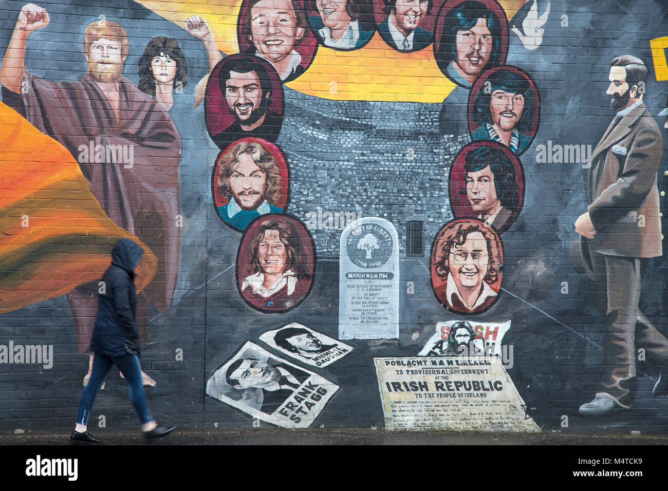 Murale repubblicano che commemora lo sciopero della fame, Falls Road, Belfast, paese di Antrim, Irlanda del Nord. Foto Stock