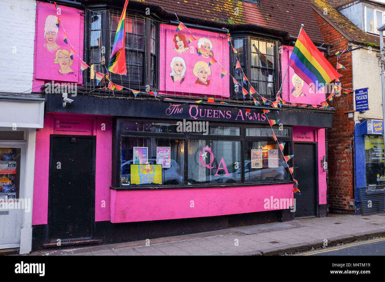 The Queens Arms in George Street Kemptown , Brighton , Inghilterra Regno Unito ben noto per drag, karaoke, concorsi di talenti, Foto Stock