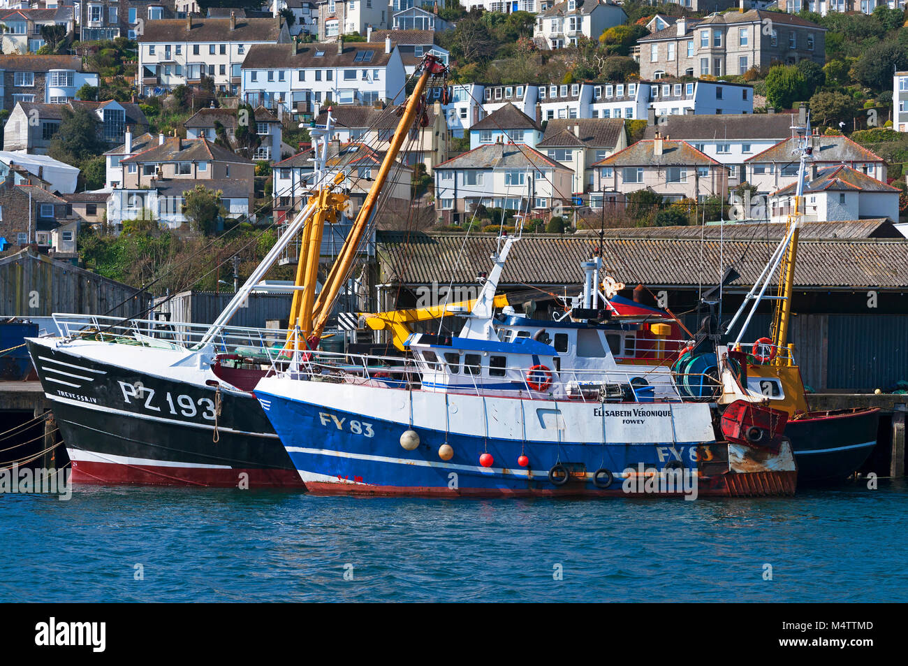 Cornish industria di pesca i pescherecci con reti da traino nel cornish Porto di Newlyn, penzance, Cornwall, Inghilterra, Regno Unito. Foto Stock