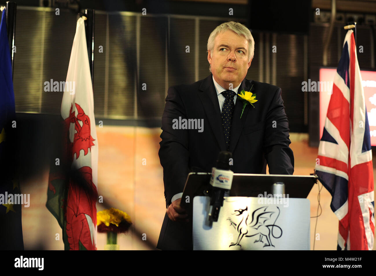 Primo Ministro del Galles Carwyn Jones mi parla al Senedd nella Baia di Cardiff, Galles, UK. Foto Stock