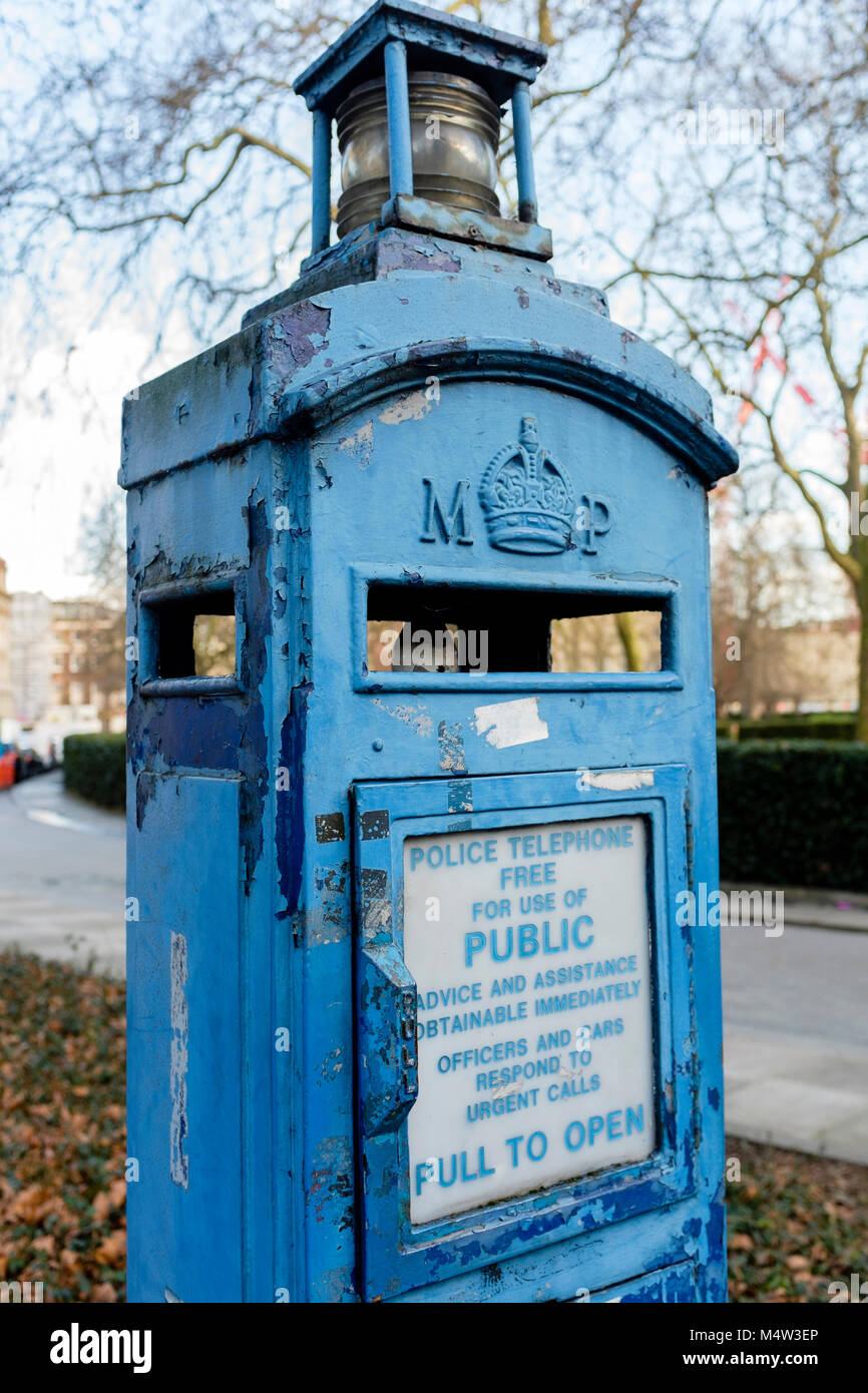 Un vecchio Metropolitan Police telefono pubblico box, London, Regno Unito Foto Stock