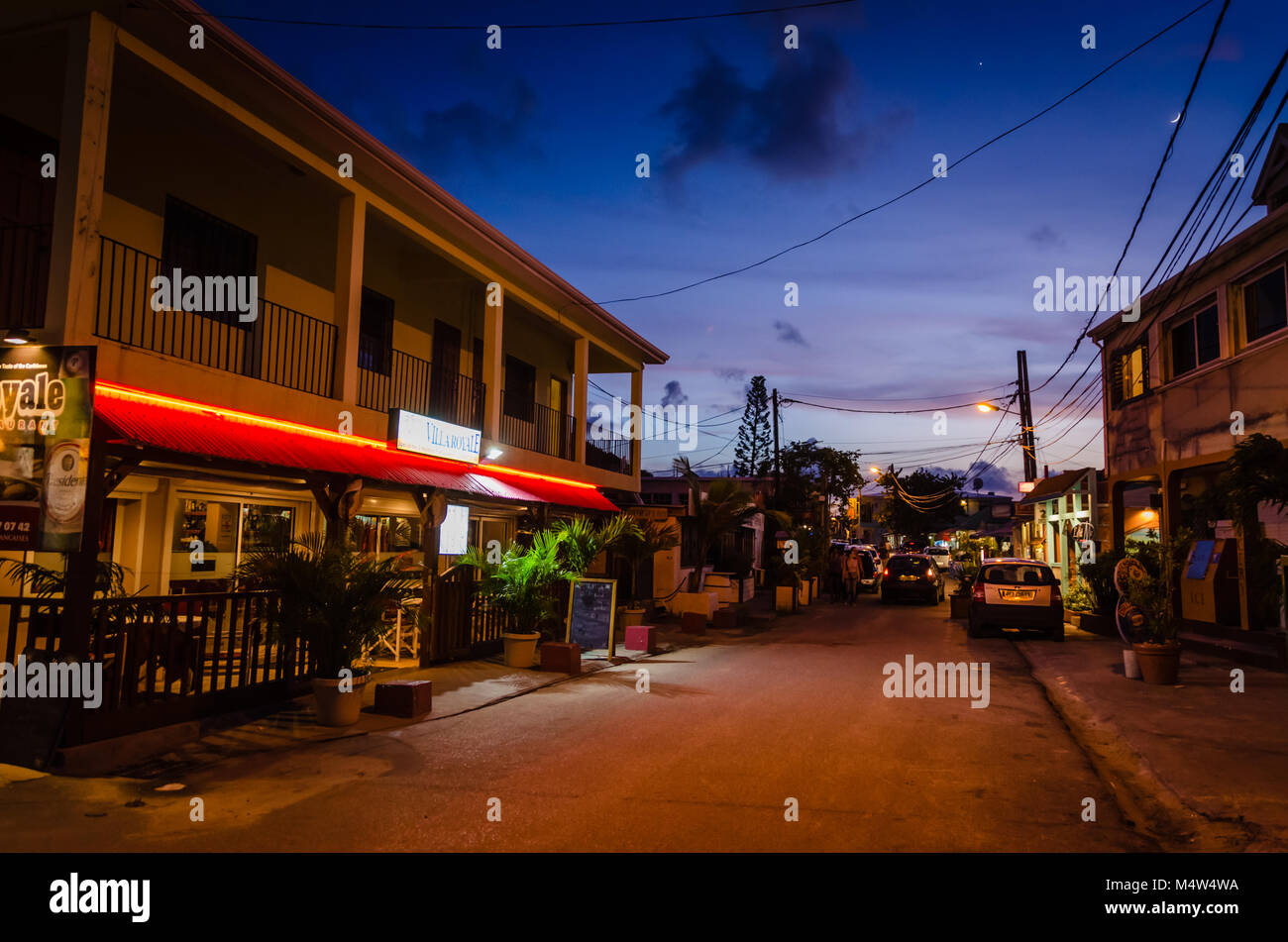 Lolos, ristorantini sul ciglio della strada, a Grand Case sul lato Francese dell'isola di Saint Martin nei Caraibi. Foto Stock