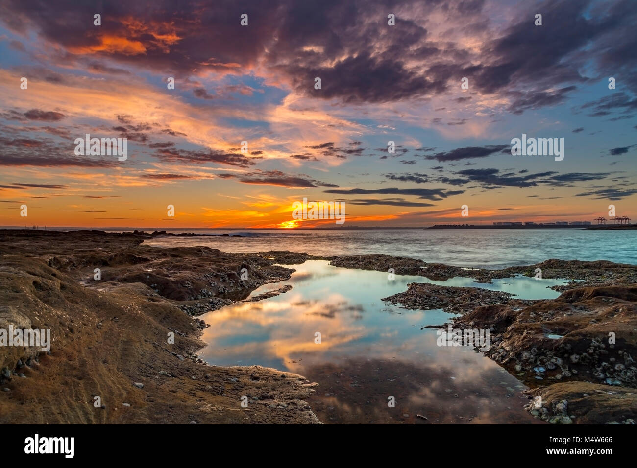 Tramonto a La Perouse con piscina di riflessione, Sydney, Australia Foto Stock