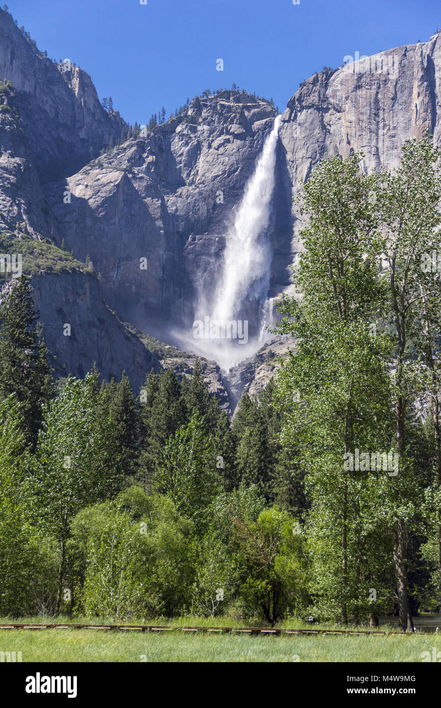 Superiore di Yosemite Falls. Parco Nazionale di Yosemite, CA Foto Stock