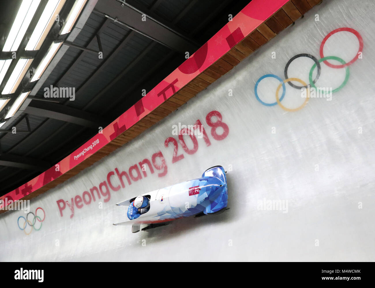 La Repubblica ceca è Dominik Dvorak e Jakub Nosek durante il primo calore di due uomo Bob evento all'Olympic Centro di scorrimento sul giorno nove del PyeongChang 2018 Giochi Olimpici Invernali in Corea del Sud. Foto Stock
