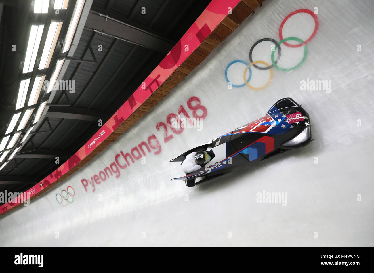 Stati Uniti d'America's Justin Olsen e Evan Weinstock durante il primo calore di due uomo Bob evento all'Olympic Centro di scorrimento sul giorno nove del PyeongChang 2018 Giochi Olimpici Invernali in Corea del Sud. Foto Stock