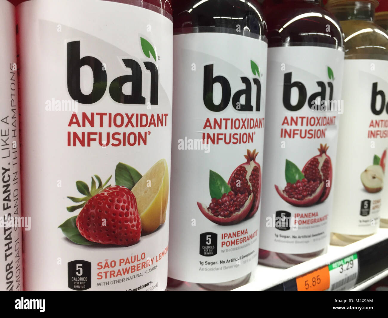 Bai antiossidante bevanda infusione a D'Agostino Drogheria a New York City, Stati Uniti Foto Stock