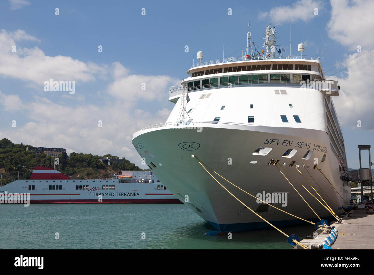 Regent Seven Seas Explorer Cruise Ship ormeggiato a Barcellona Spagna Foto Stock