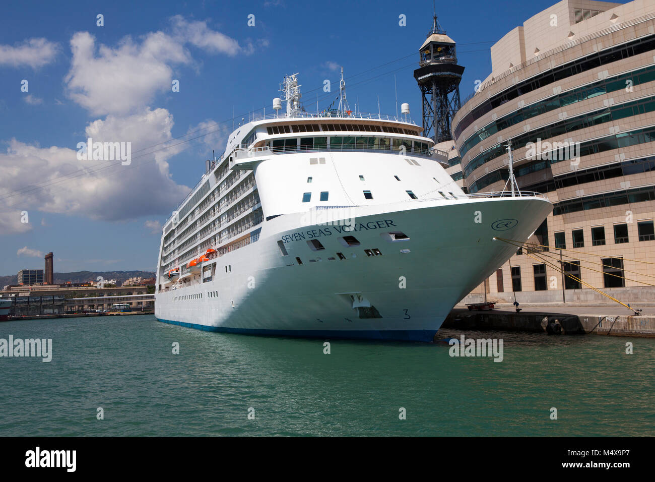 Regent Seven Seas Explorer Cruise Ship ormeggiato a Barcellona Spagna Foto Stock