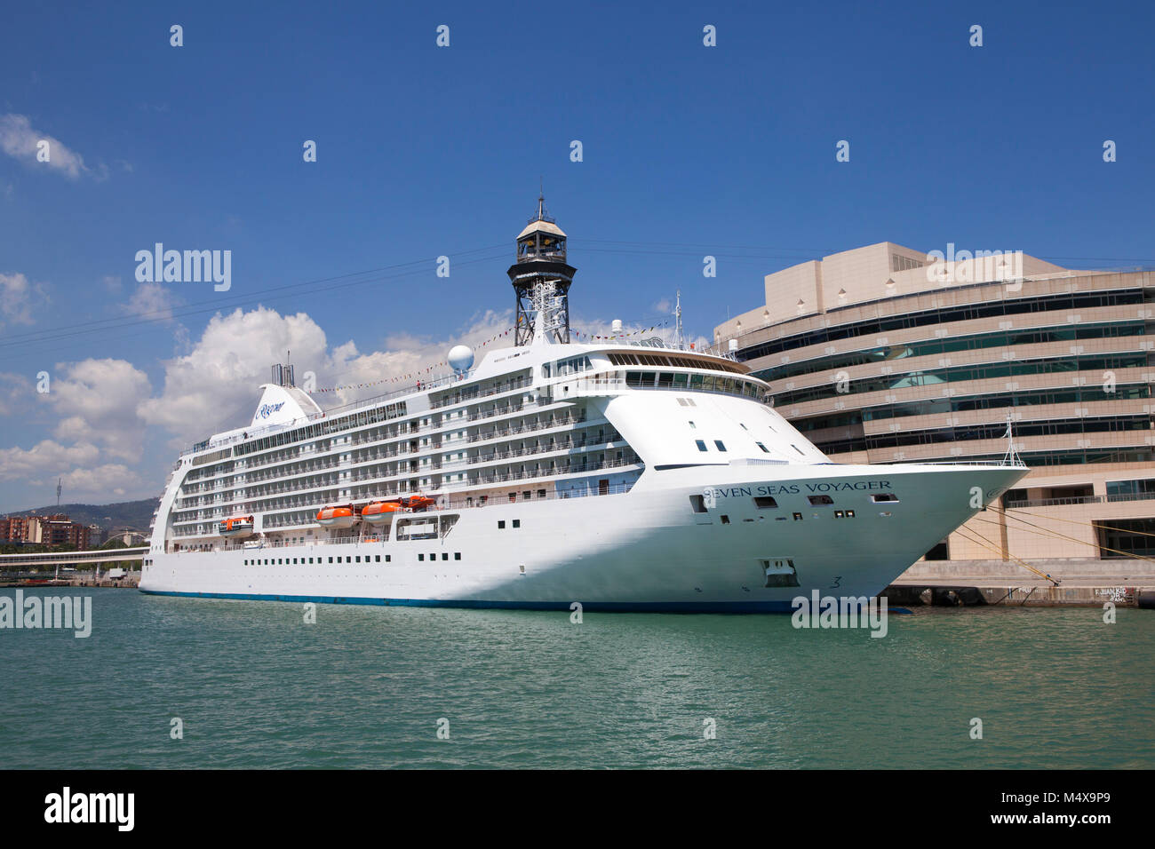 Regent Seven Seas Explorer Cruise Ship ormeggiato a Barcellona Spagna Foto Stock