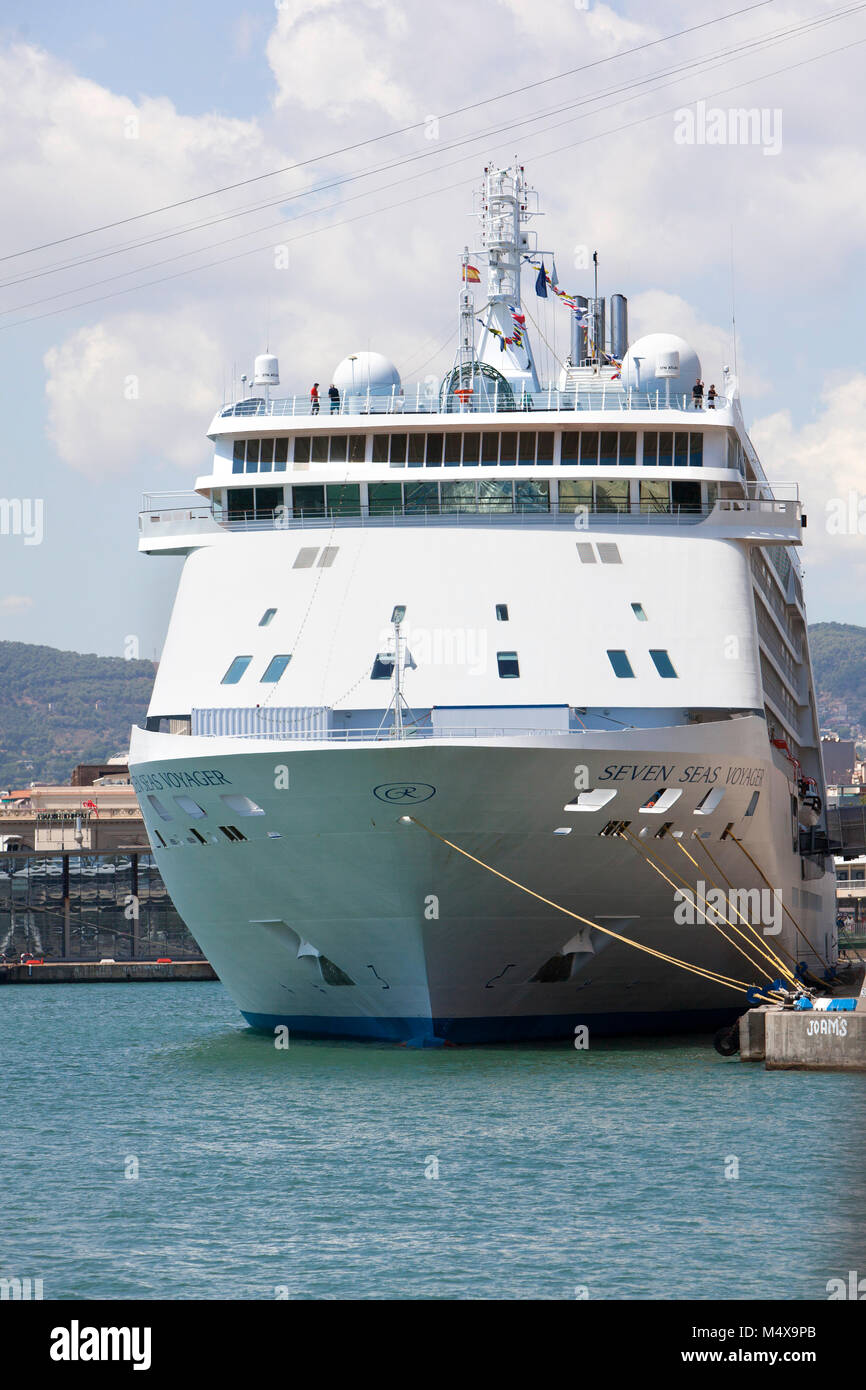 Regent Seven Seas Explorer Cruise Ship ormeggiato a Barcellona Spagna Foto Stock