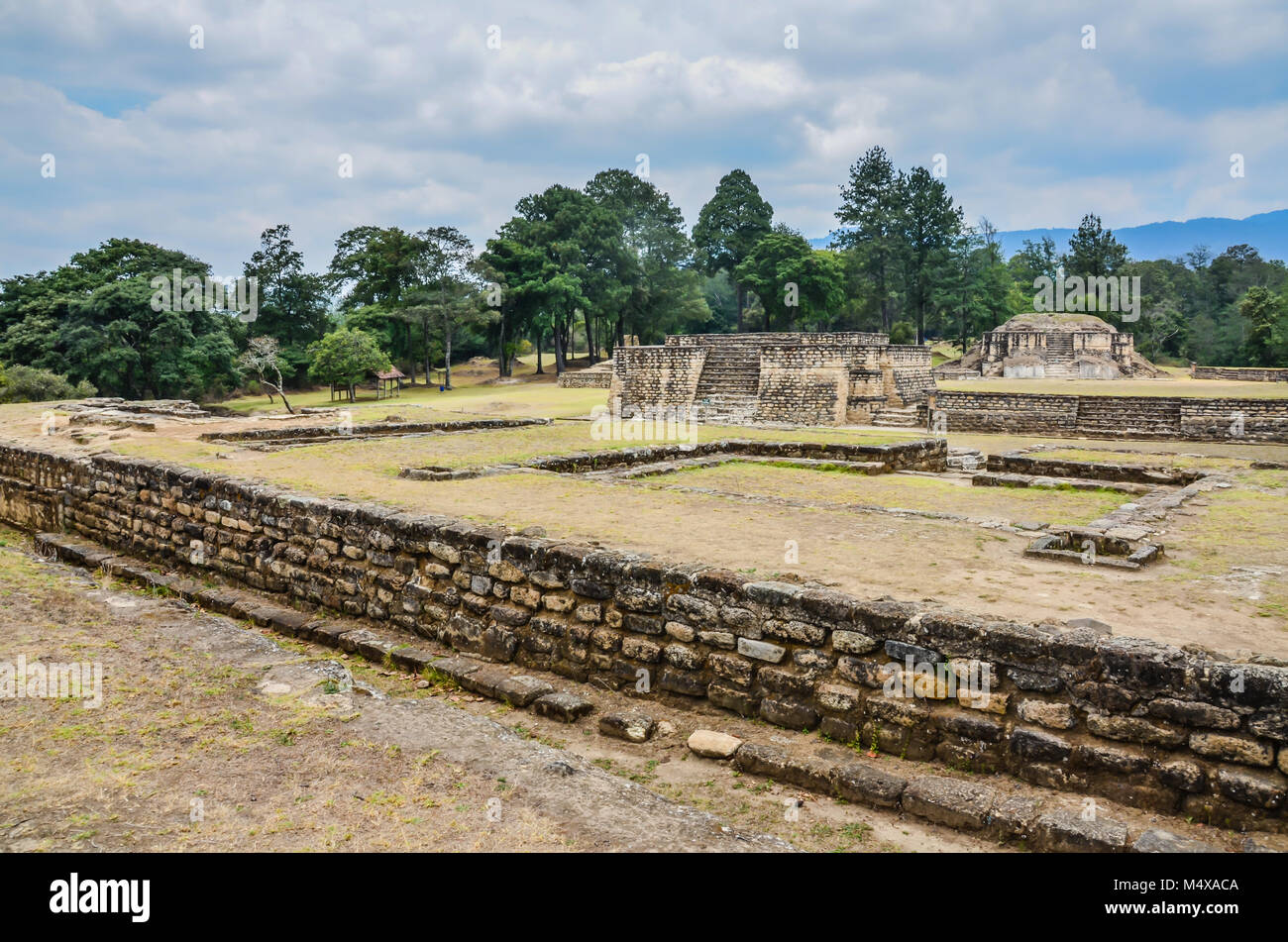 Iximche è un precolombiana Mesoamerican sito archeologico nelle Highlands occidentali del Guatemala. Ex capitale dei Maya, il sito è stato abandone Foto Stock