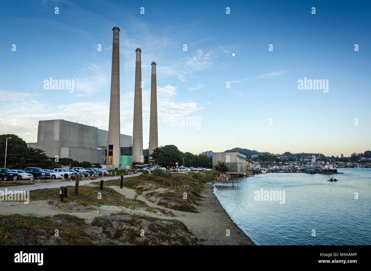 Il aka "tre dita", il Dynergy Impianto di alimentazione fornita energia elettrica per la costa centrale e la valle centrale della California fino a chiusa nel 2014. Foto Stock