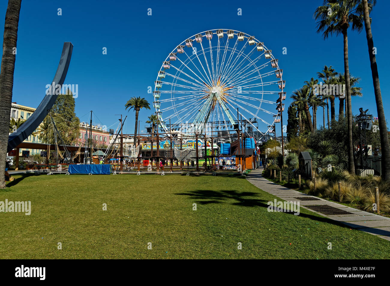 Ruota panoramica Ferris nella città di Nizza costa azzurra, durante il periodo invernale Foto Stock