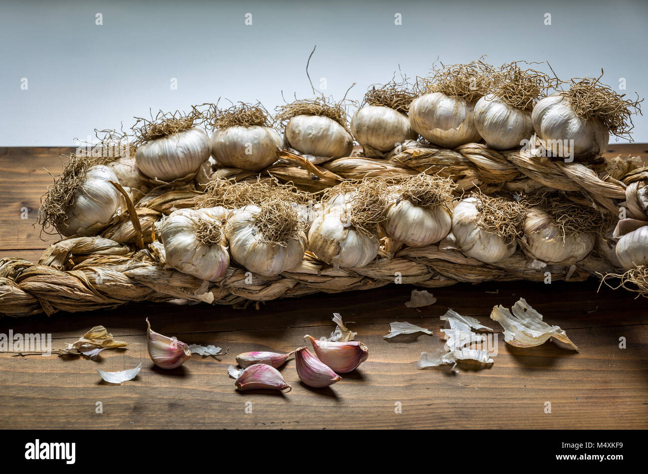 Treccia di aglio rosso di Sulmona, dieta alimentare mediterranea Foto Stock