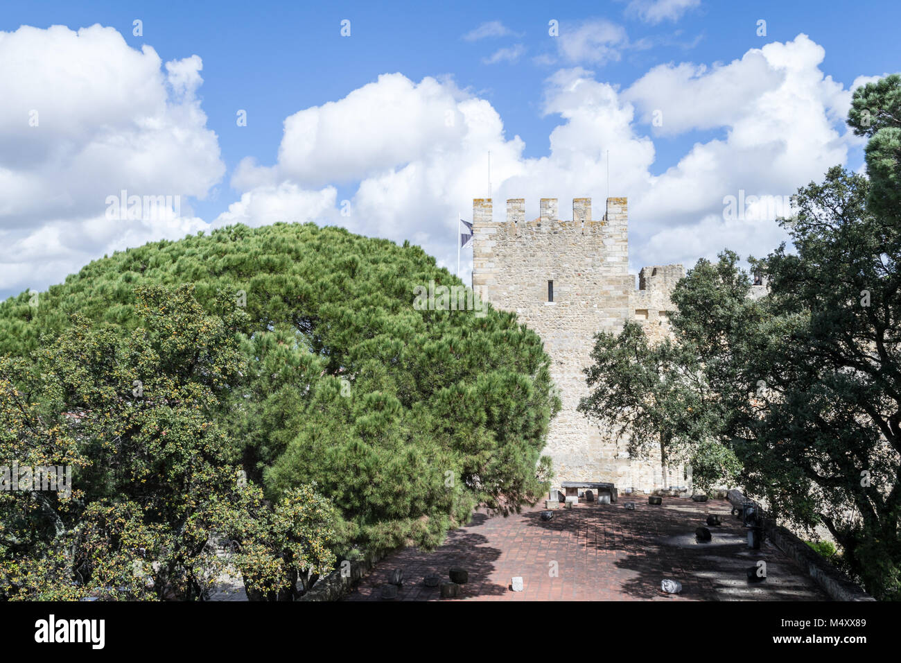Palazzo torre a Castelo de Sao Jorge (Portogallo) Foto Stock