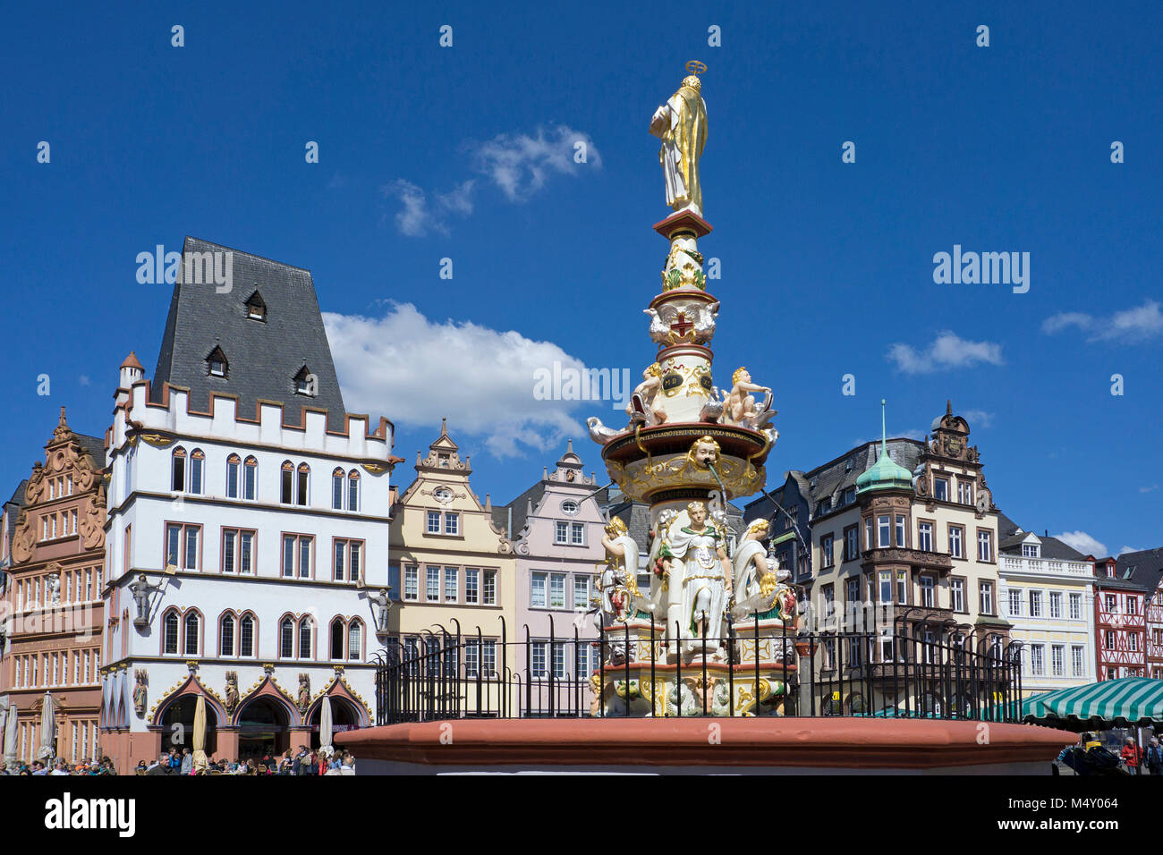 Petrus fontana al mercato principale, Trier, Renania-Palatinato, Germania, Europa Foto Stock