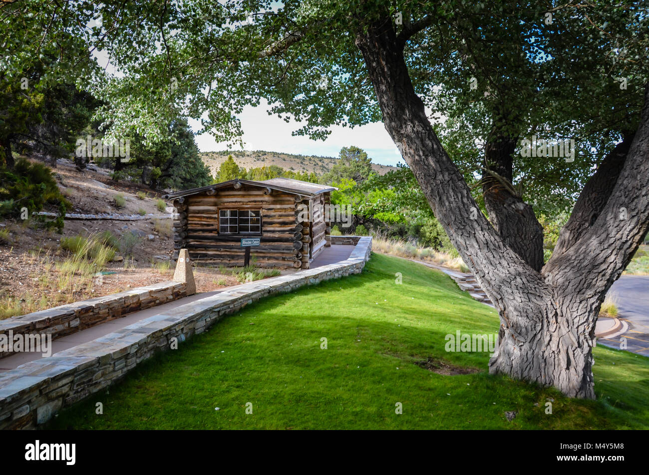 Accanto alle grotte di Lehman Visitor Center, siede storico cabina di Rodi al Parco nazionale Great Basin in Baker, Nevada. Foto Stock