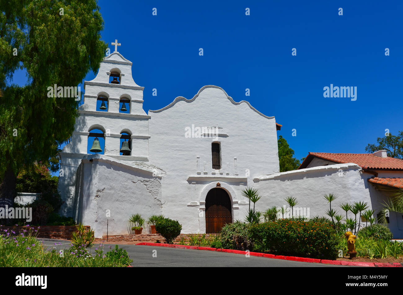 Basilica della Missione di San Diego de Alcalá è stata la prima missione francescana nel Californians, una provincia della Nuova Spagna. Foto Stock