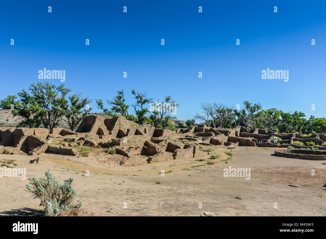 I muri di pietra e la fondazione del Pueblo Grande casa. Foto Stock