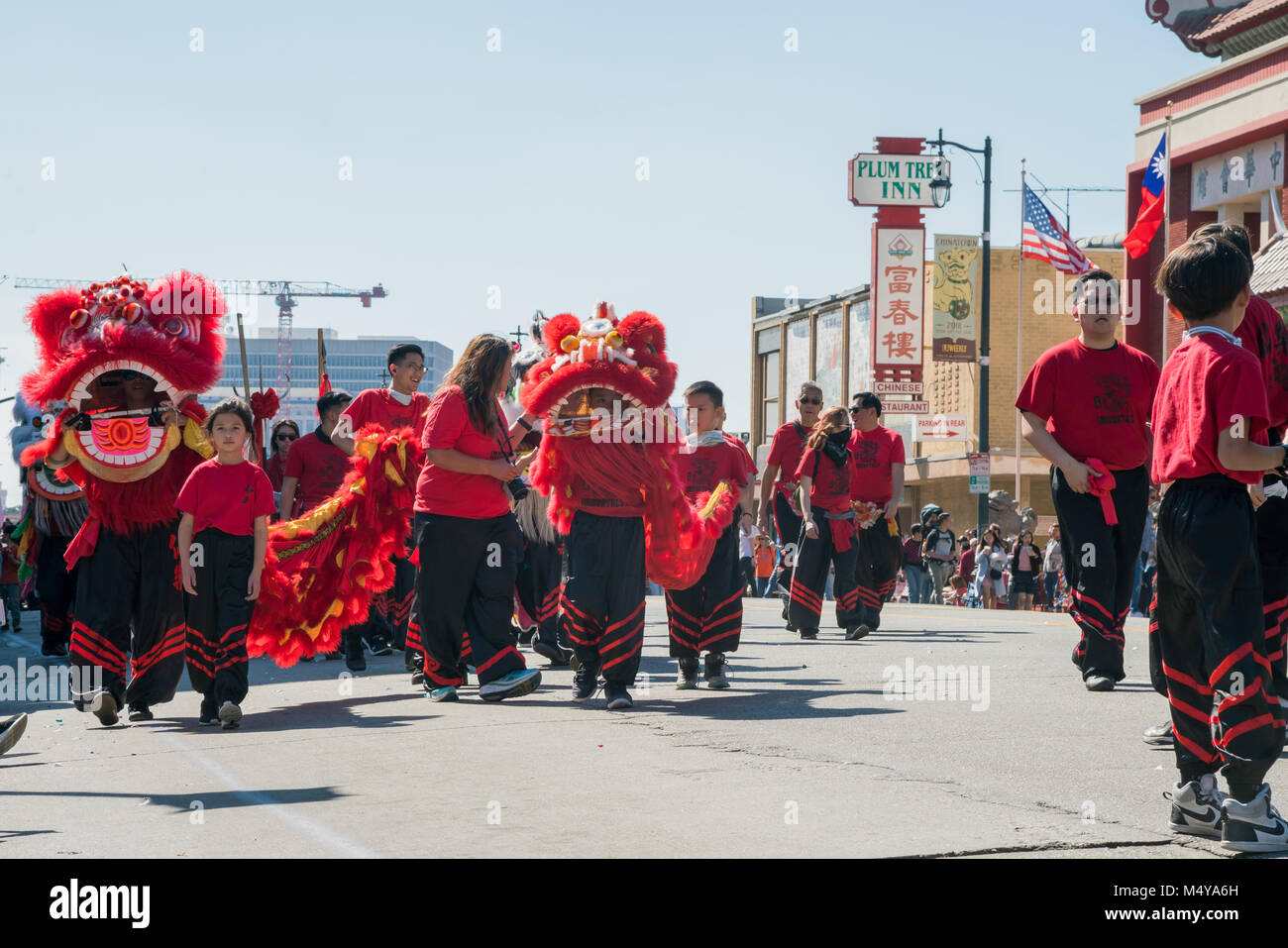 Los Angeles, Feb 17: Dragon e Leone danza del drago Goldern Parade su FEB 17, 2018 a Los Angeles in California Foto Stock