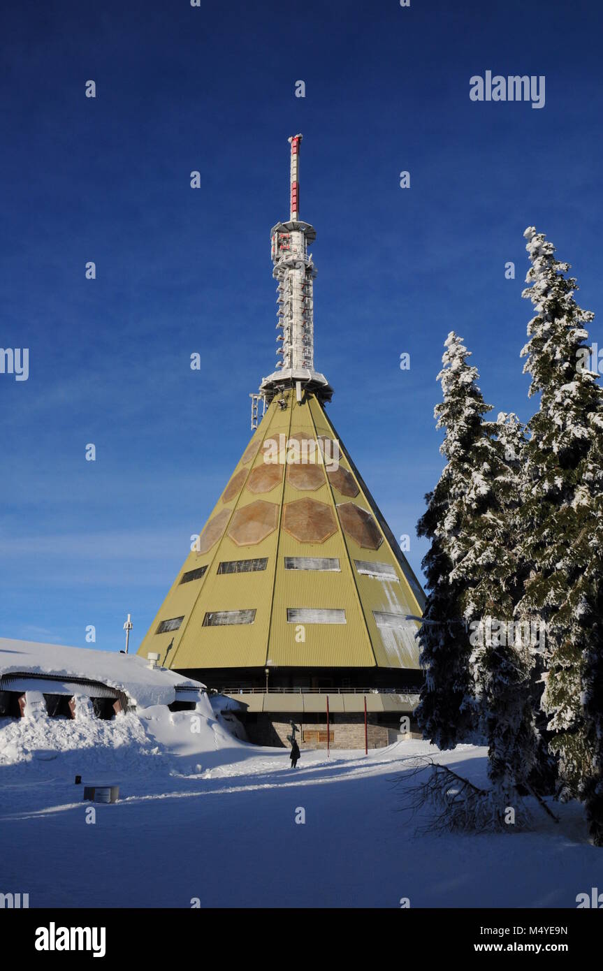 Frosty antenne sul trasmettitore,Black Mountain,l'inverno Foto Stock