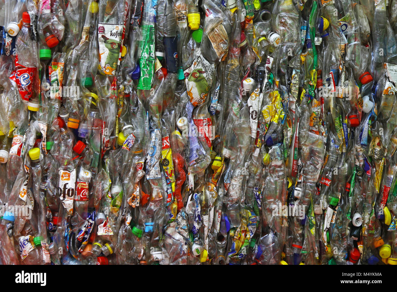 Riciclaggio di bottiglie Foto Stock