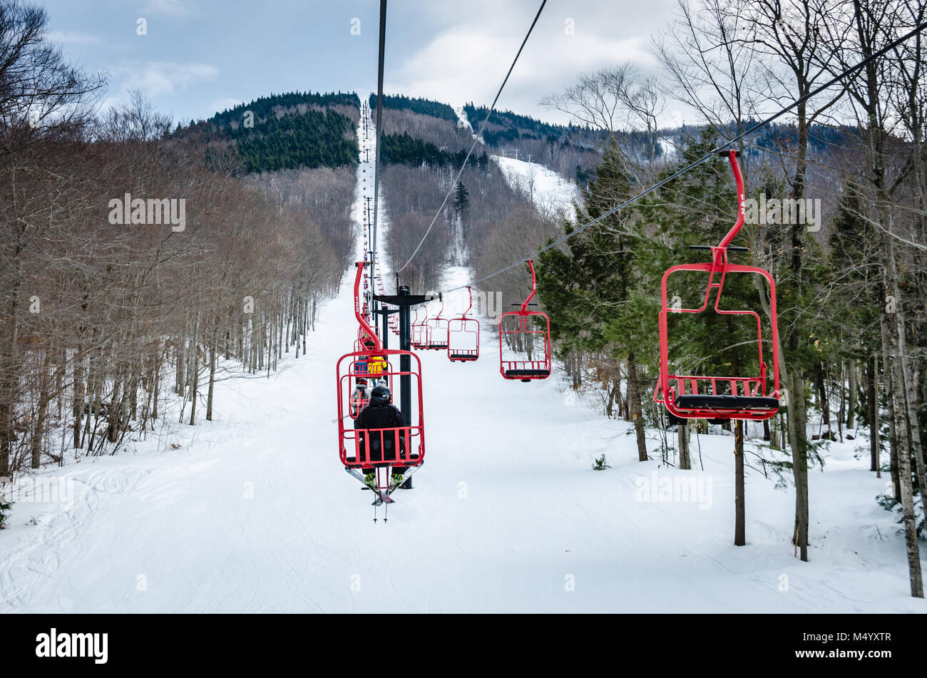 Magic Mountain è una stazione sciistica situata sulla montagna di Glebe in Londonderry, Vermont. Esso offre un 1.700 piedi caduta verticale. Il vertice è a 2.850 piedi Foto Stock