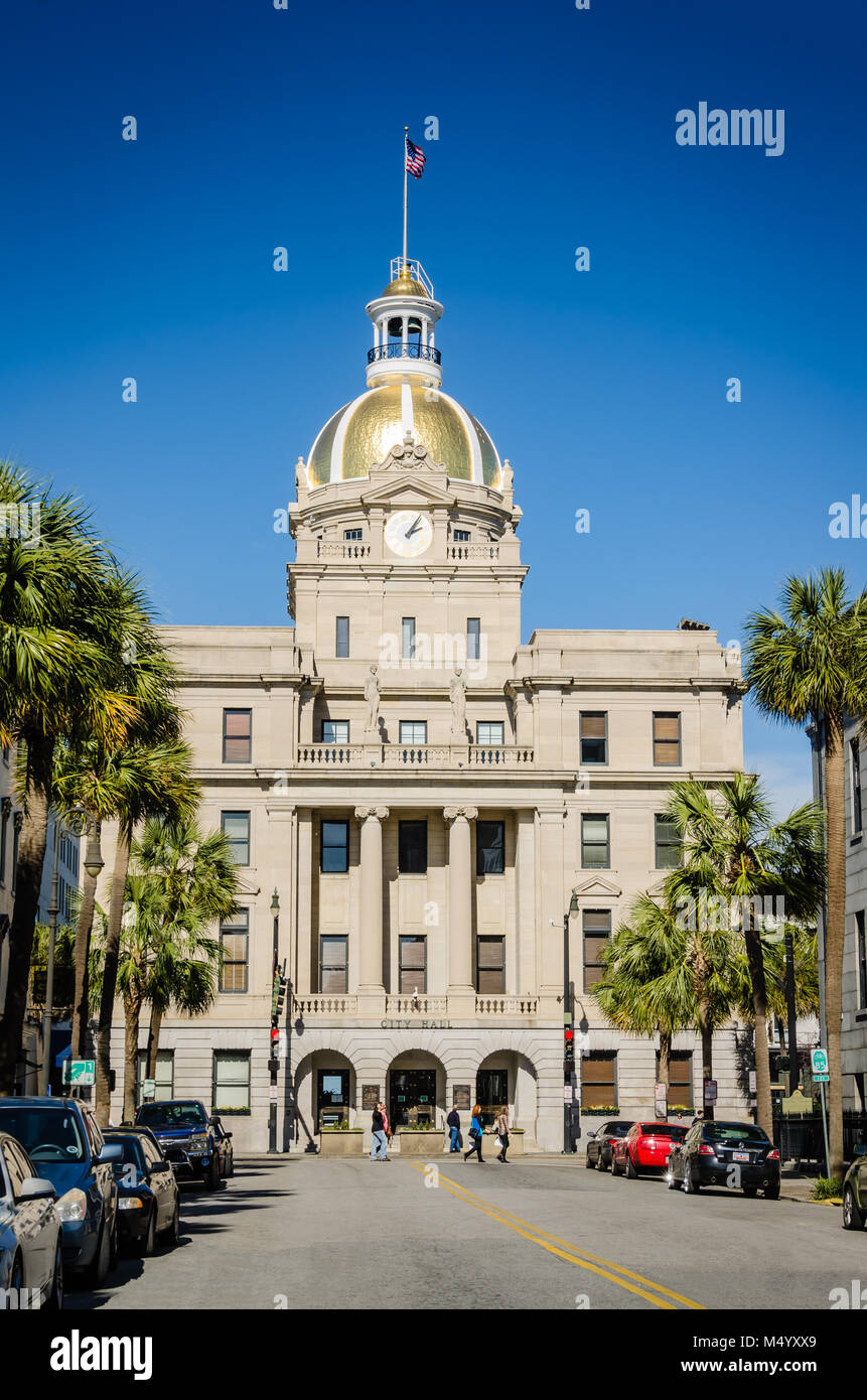 Municipio di Savannah, Georgia è un inizio novecento revival rinascimentale palazzo con un 70-piede foglia oro dome & interior fontana. Foto Stock