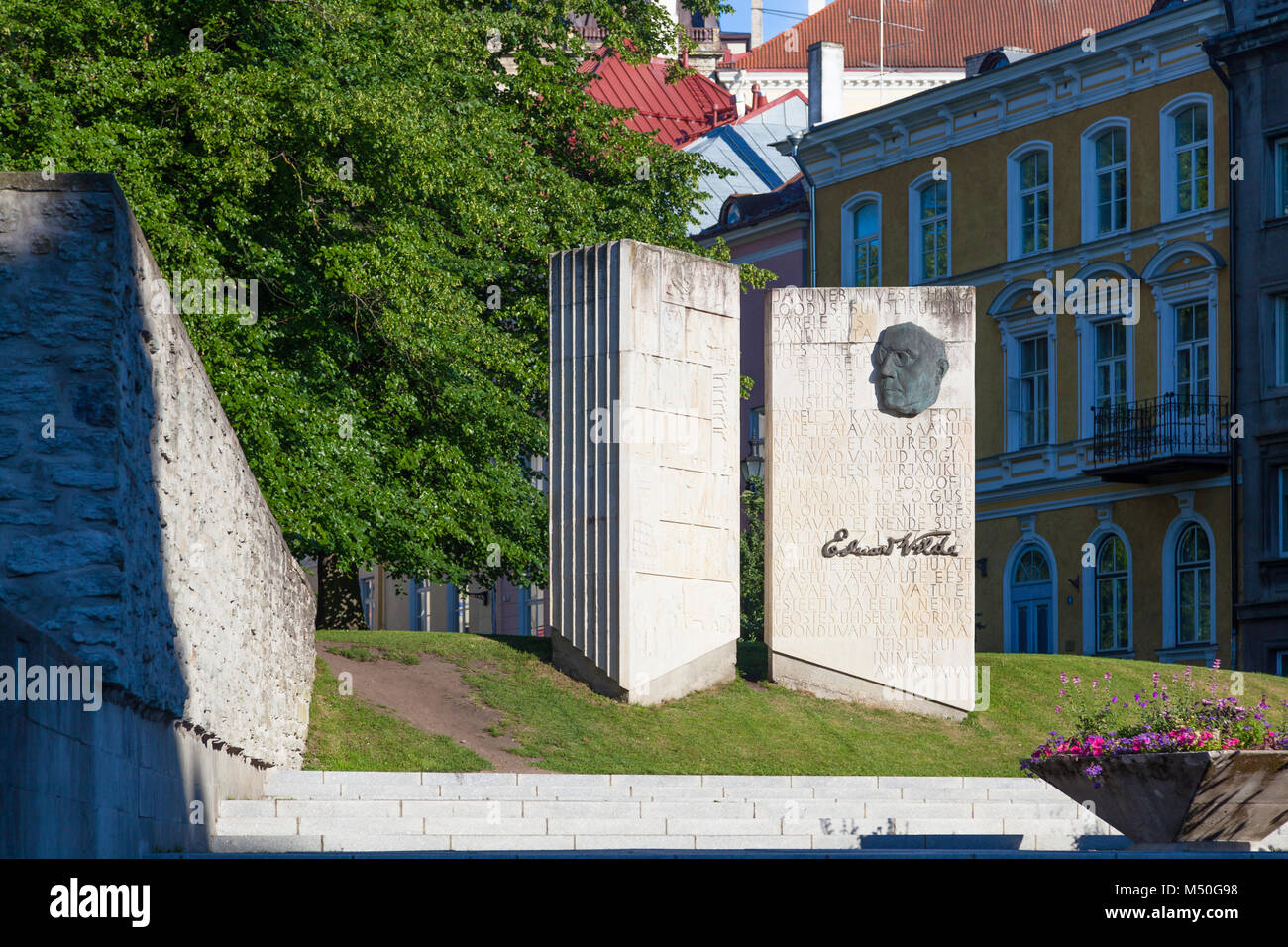 Memoriale di scrittore estone Eduard Vilde 1865-1933 a Tallinn. Il monumento è stato inaugurato nel 1965. Scultore Albert Esquel e architetto Allan Murdmaa Foto Stock