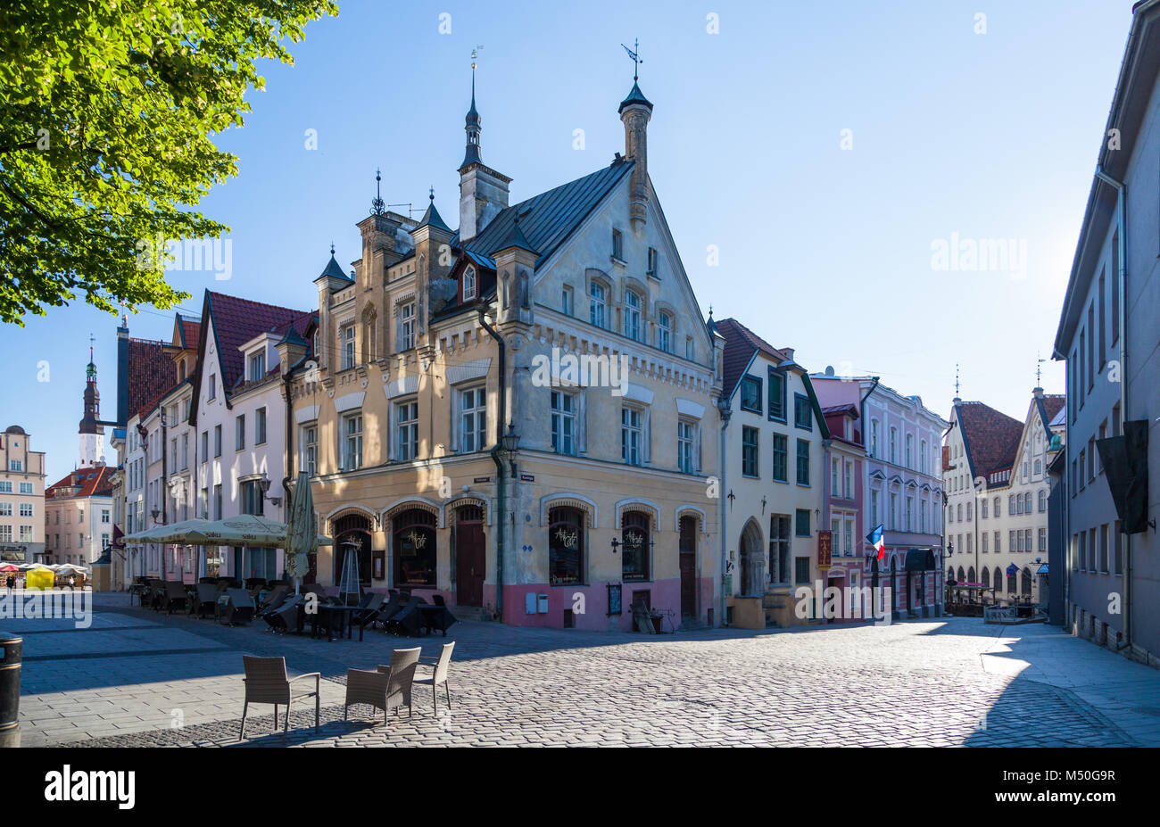 La mattina presto e case 6 e 8 sulla strada Kuninga a Tallinn Foto Stock