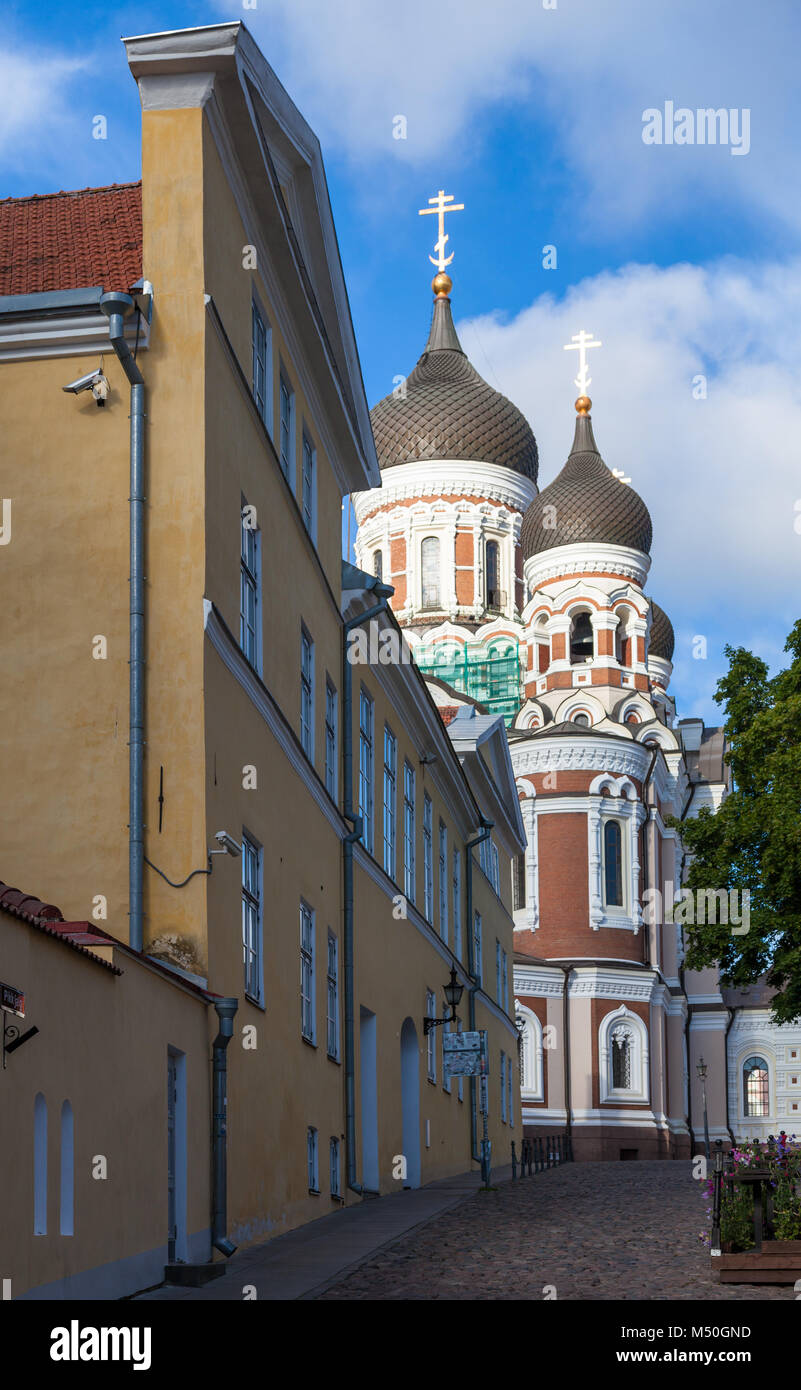 Cattedrale ortodossa Alexander Nevsky, vista da Pikk Jalg street a Tallinn Foto Stock