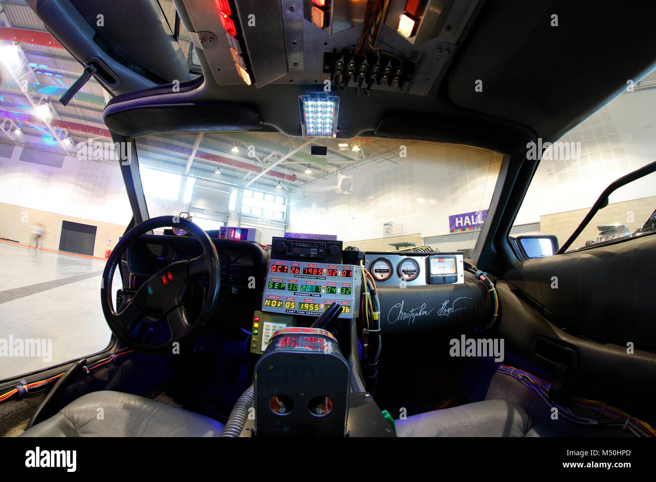 Una replica De Lorean time machine dal Ritorno al futuro sul display in Ultra con evento presso il Yorkshire Event Center in Harrogate Foto Stock