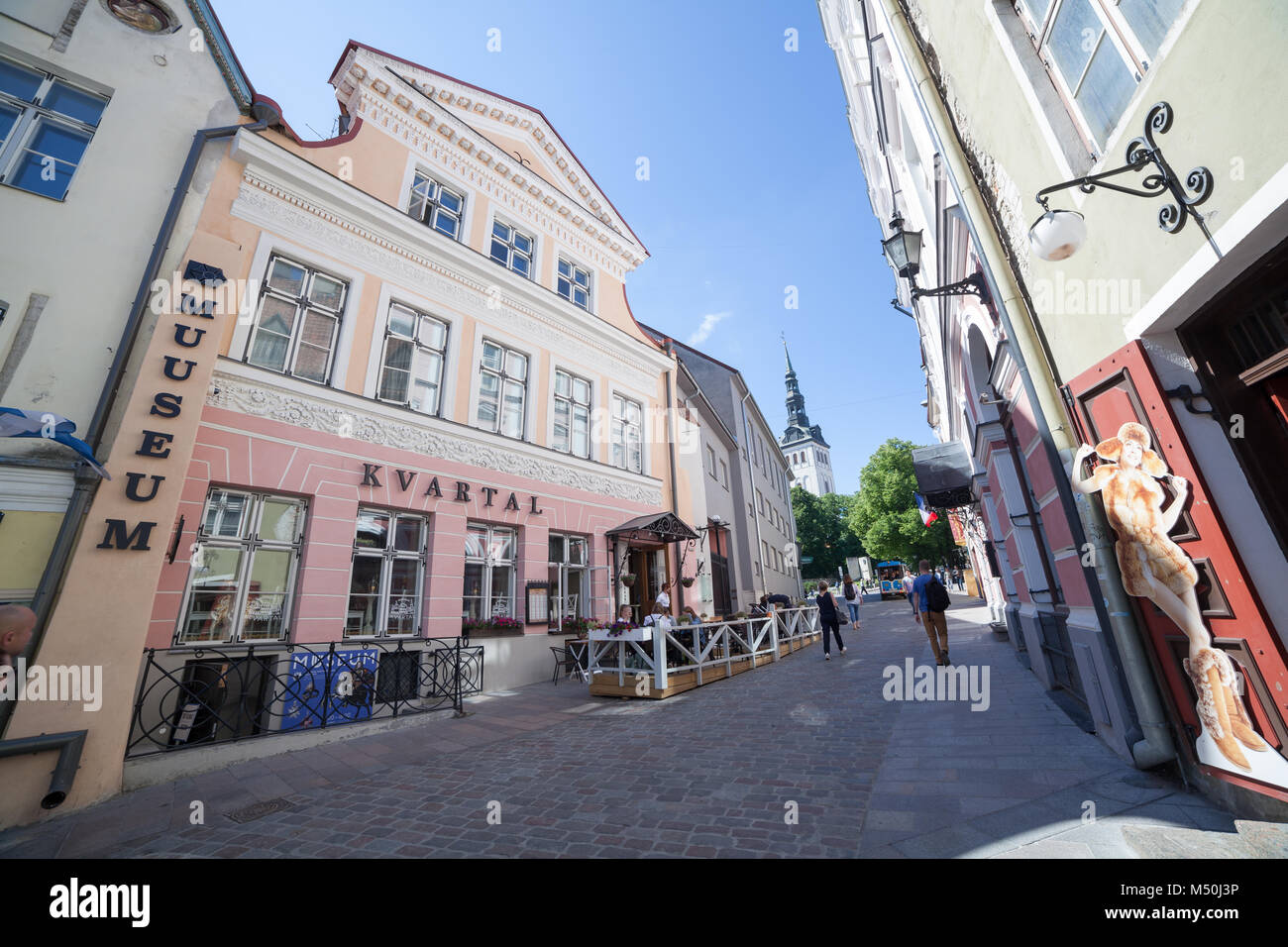 La mattina presto sulla strada Kuninga a Tallinn Foto Stock