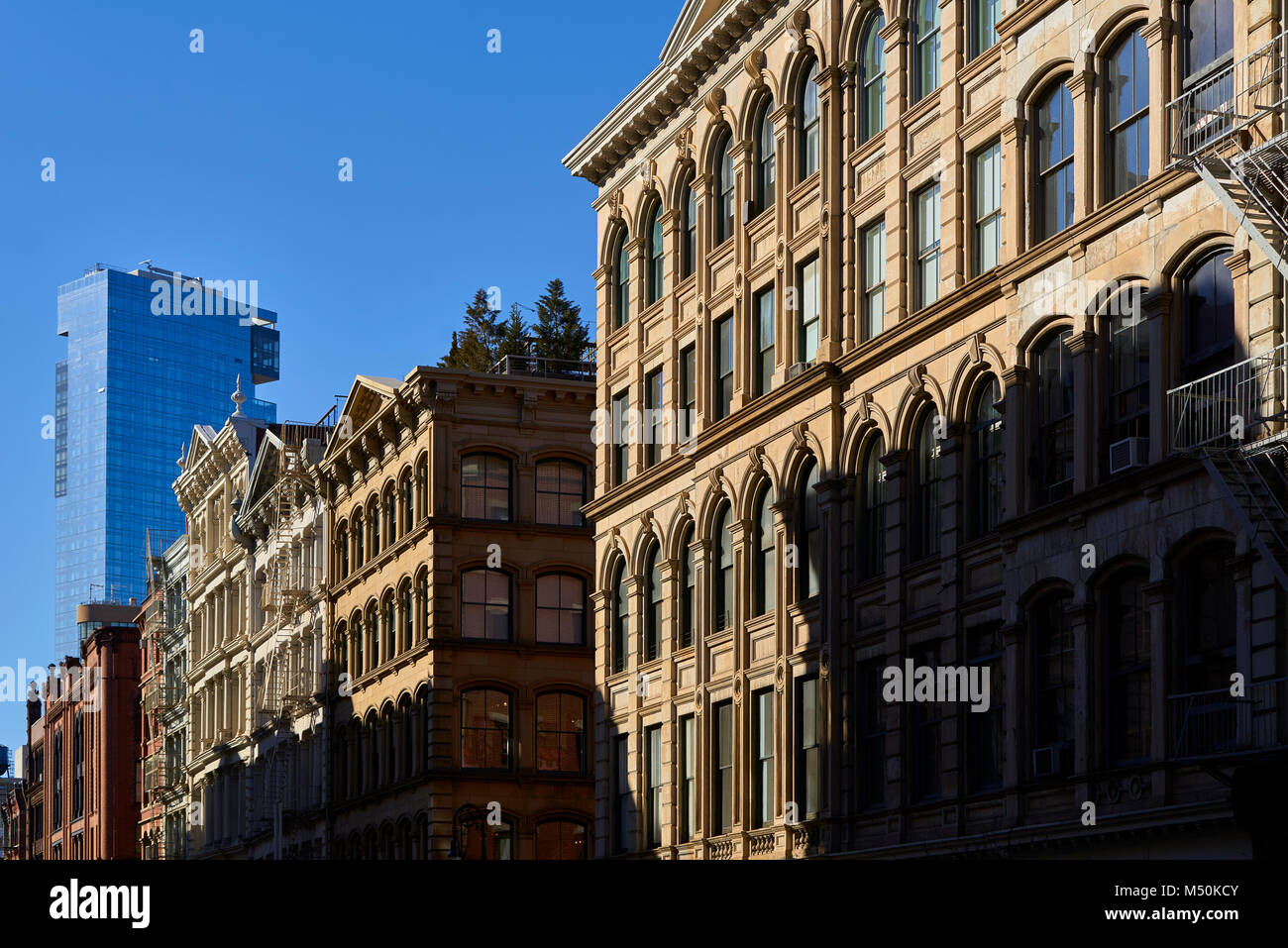 Soho loft facciate di edifici al tramonto. Manhattan, New York City Foto Stock