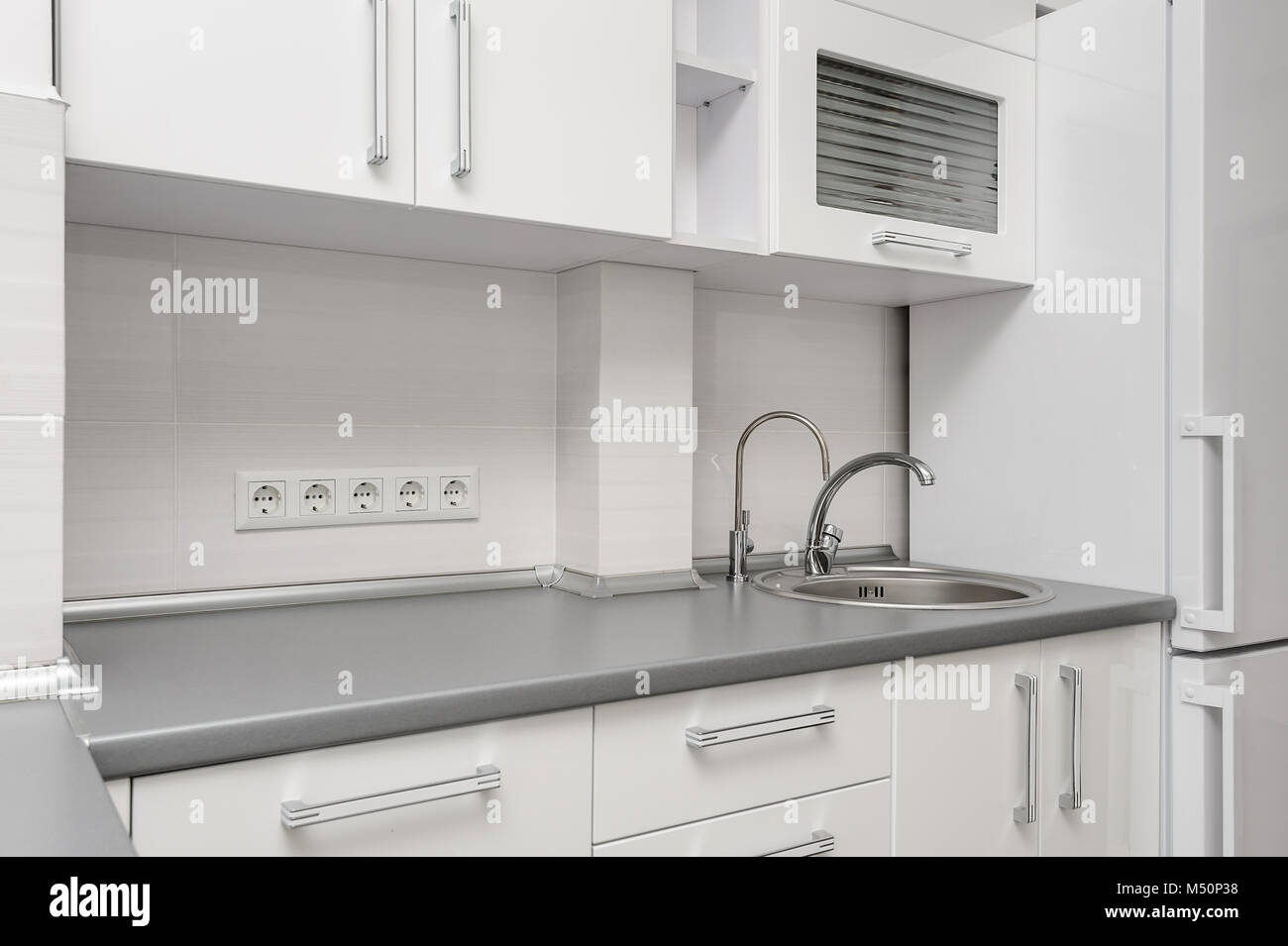 Moderna cucina bianca Foto Stock